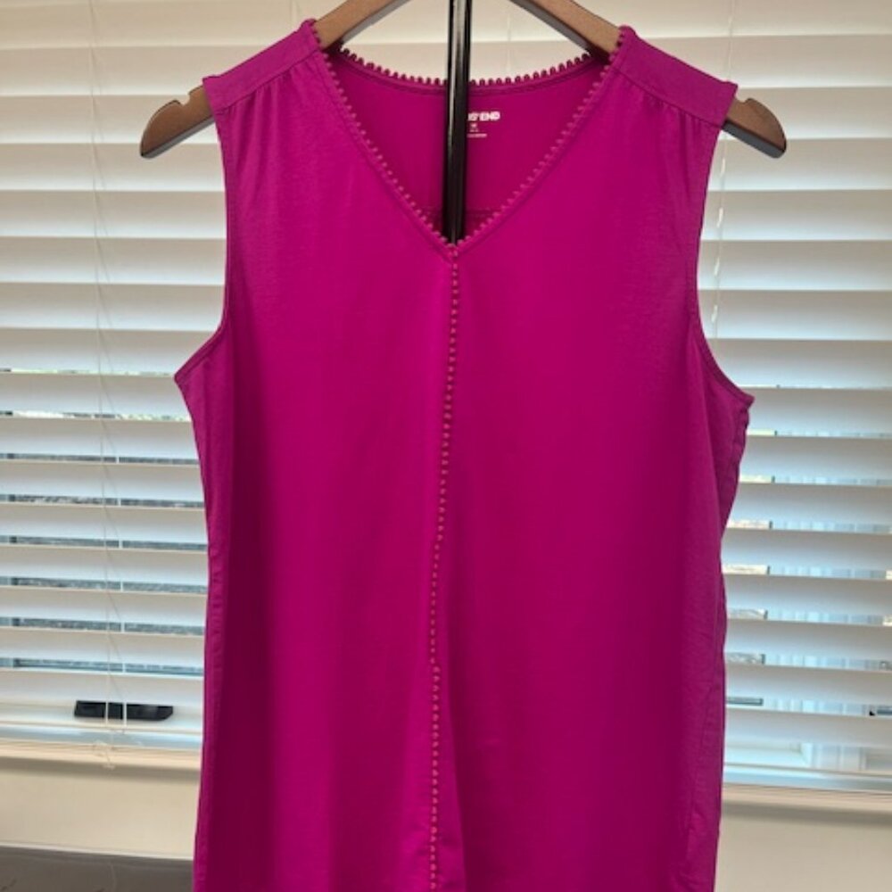 Lands' End fuschia pink v-neck tank